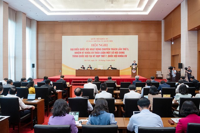 Hội nghị đại biểu Quốc hội hoạt động chuyên trách thảo luận về dự thảo Luật Thủ đô (sửa đổi)